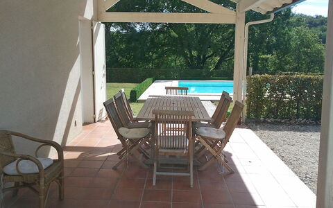 Lapeyriere: Eigentum, Terrasse, Schatten, Gebäude, Haus, Zimmer, Grundeigentum, Möbel, Hinterhof, Veranda