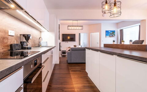 Frymburk 10: Cabinetry, Möbel, Countertop, Eigentum, Holz, Interior Design, Küche, Beleuchtung, Die Architektur, Haus