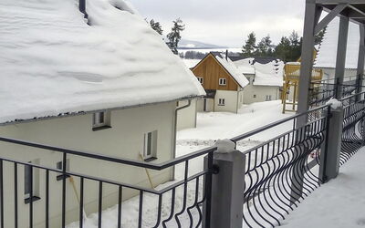 Frymburk 10: Himmel, Schnee, Eigentum, Gebäude, Fenster, Zaun, Beleuchtung, Einfrieren, Baum, Haus