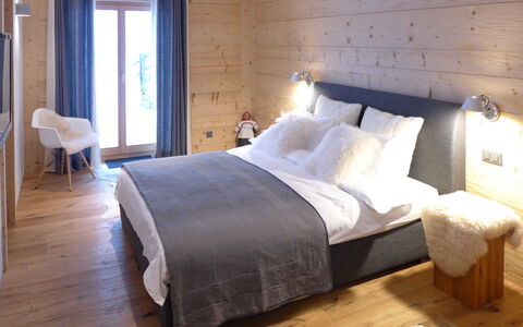 Crans-Montana 643: Schlafzimmer, Bett, Möbel, Zimmer, Eigentum, Bettrahmen, Bettdecke, Interior Design, Bedding, Fussboden