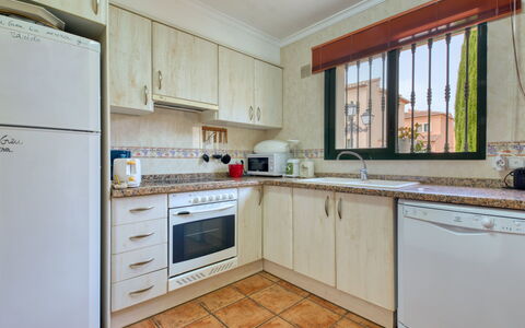 Jardines del Mar: Eigentum, Zimmer, Küche, Cabinetry, Möbel, Countertop, Gebäude, Grundeigentum, Haus, Interior Design