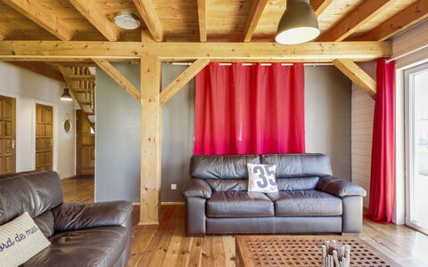 Pen-Guen: Couch, Möbel, Tabelle, Holz, Gebäude, Beleuchtung, Komfort, Interior Design, Wohnzimmer, Baum