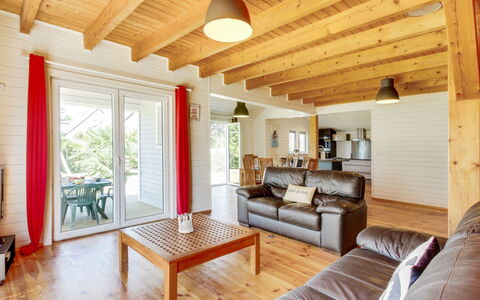 Pen-Guen: Möbel, Tabelle, Eigentum, Couch, Holz, Komfort, Interior Design, Schatten, Die Architektur, Fussboden
