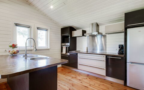 Pen-Guen: Countertop, Cabinetry, Spüle, Eigentum, Sinken, Zapfhahn, Möbel, Küche, Zimmerpflanze, Küchengerät