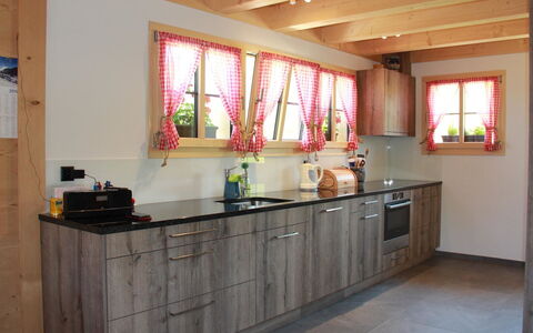 Alphaus Hasler: Countertop, Cabinetry, Eigentum, Fenster, Küche, Gebäude, Holz, Interior Design, Zapfhahn, Haus