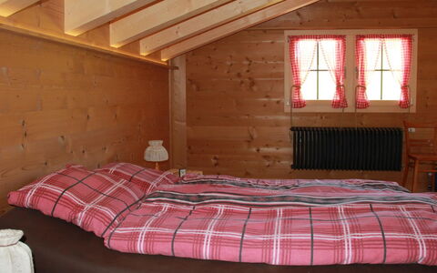 Alphaus Hasler: Gebäude, Fenster, Komfort, Holz, Textil, Interior Design, Schatten, Bettrahmen, Fussboden, Flooring