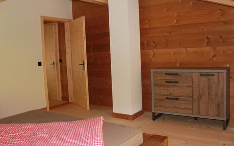 Alphaus Hasler: Eigentum, Cabinetry, Holz, Gebäude, Schublade, Flooring, Holzbeize, Fussboden, Tür