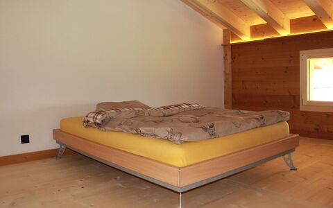 Alphaus Hasler: Möbel, Gebäude, Komfort, Bettrahmen, Holz, Bett, Fussboden, Flooring, Hartholz, Holzbeize