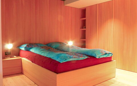 Armina: Wand, Holz, Interior Design, Schlafzimmer, Flooring, Fussboden, Möbel, Orange, Zimmer, Bett