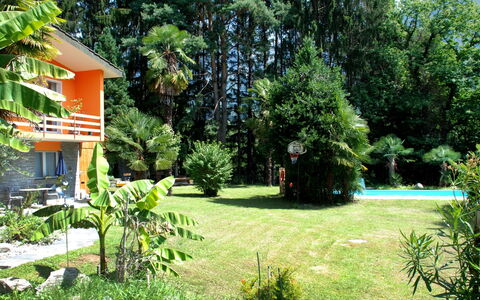 Castro 150: Eigentum, Haus, Natürliche Landschaft, Garten, Garten, Baum, Hütte, Botanik, Gras, Hinterhof