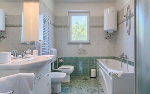 Eugen: Spiegel, Zapfhahn, Armatur, Sinken, Bad Sink, Azurblau, Badezimmer, Lila, Interior Design