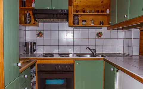 Blue: Cabinetry, Countertop, Spüle, Möbel, Eigentum, Zapfhahn, Herd, Sinken, Küche, Gebäude