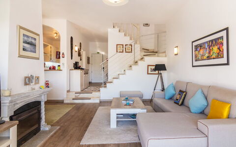 Roberts: Zimmer, Eigentum, Möbel, Interior Design, Wohnzimmer, Fussboden, Gebäude, Haus, Wand, Gelb