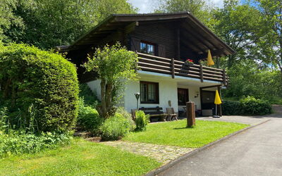 Reinskopf 100.5: Pflanze, Himmel, Gebäude, Wolke, Baum, Vegetation, Natürliche Landschaft, Fenster, Hütte, Haus