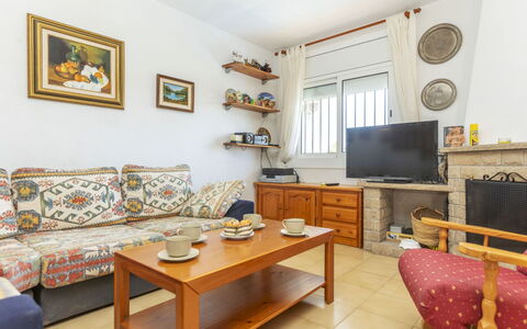 Envalira: Möbel, Interior Design, Flooring, Holz, Couch, Fussboden, Zimmer, Wohnzimmer, Bilderrahmen, Wohnung