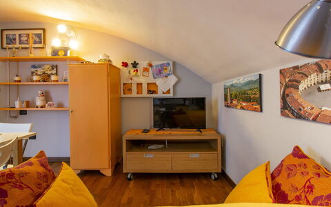 La Rondine (Luu280): Eigentum, Möbel, Bilderrahmen, Cabinetry, Komfort, Orange, Holz, Interior Design, Haushaltsgerät, Beleuchtung