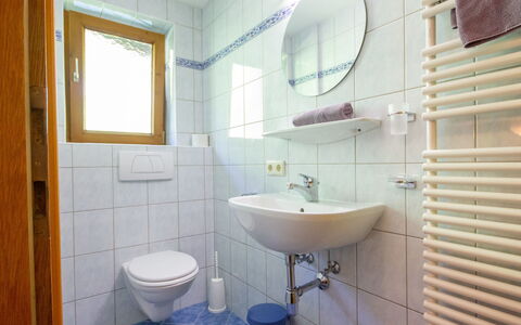 Fügen 450: Badezimmer, Zimmer, Eigentum, Lila, Fliese, Interior Design, Armatur, Die Architektur, Zapfhahn, Wand