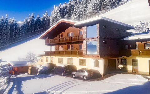 Fügen 450: Himmel, Schnee, Gebäude, Daytime, Eigentum, Fenster, Wolke, Auto, Baum, Haus