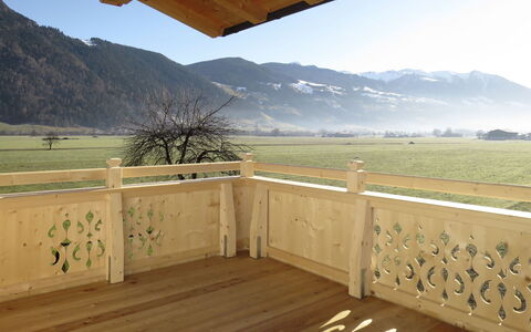 Zillertalblick: Eigentum, Zimmer, Wand, Fussboden, Himmel, Gras, Baum, Landschaft, Decke, Haus