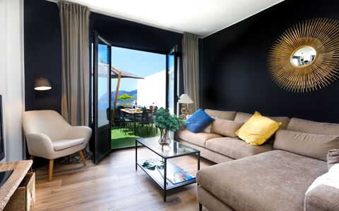 Creativo: Zimmer, Möbel, Eigentum, Interior Design, Wohnzimmer, Gebäude, Suite, Fussboden, Wand, Grundeigentum