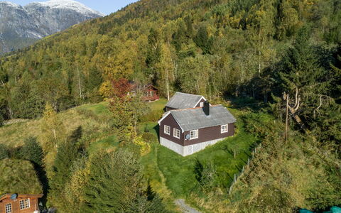 Eiketun: Gras, Haus, Hütte, Dach, Ländliches Gebiet, Zuhause, Landschaft, Hochland, Hügel, Wiese