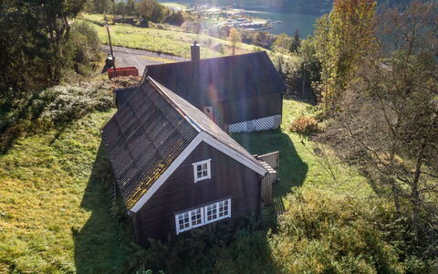 Eiketun: Gras, Haus, Hütte, Ländliches Gebiet, Dach, Landschaft, Wiese, Grundstueck, Zuhause