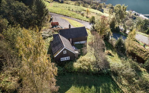 Eiketun: Haus, Dach, Ländliches Gebiet, Landschaft, Wohngebiet, Hütte, Zuhause, Grundstueck, Menschliche Siedlung