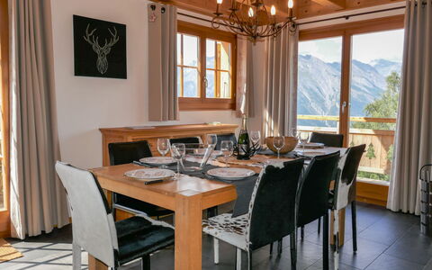 Nendaz 635: Zimmer, Esszimmer, Möbel, Eigentum, Gebäude, Interior Design, Tabelle, Haus, Küche & Esszimmer Tisch, Grundeigentum