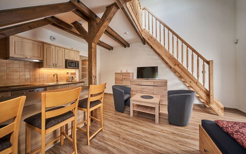 Na Pomezkách: Zimmer, Eigentum, Möbel, Gebäude, Interior Design, Holzboden, Haus, Hartholz, Holz, Fussboden