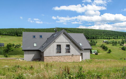 Na Pomezkách: Eigentum, Haus, Grundstueck, Zuhause, Ländliches Gebiet, Bauernhaus, Hütte, Wiese, Bauernhof, Gras