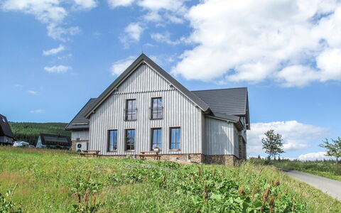 Na Pomezkách: Eigentum, Haus, Bauernhaus, Zuhause, Himmel, Natürliche Landschaft, Bauernhof, Ländliches Gebiet, Gebäude, Grundstueck