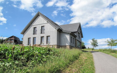Na Pomezkách: Eigentum, Haus, Zuhause, Natürliche Landschaft, Himmel, Grundeigentum, Ländliches Gebiet, Grundstueck, Gras, Gebäude