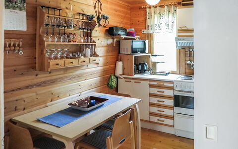 Ylläsmukka a 3: Möbel, Küche, Interior Design, Holz, Flooring, Countertop, Küchengerät, Cabinetry, Decke, Fussboden