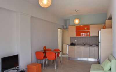 Libyana 1.4: Zimmer, Eigentum, Gebäude, Möbel, Interior Design, Haus, Fussboden, Grundeigentum, Die Architektur, Dachgeschoss
