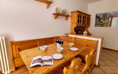 Relax: Tabelle, Möbel, Bilderrahmen, Eigentum, Gebäude, Holz, Stuhl, Interior Design, Flooring, Holzbeize