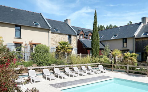 Cancale 648: Eigentum, Wohngebiet, Haus, Zuhause, Schwimmbad, Gebäude, Grundeigentum, Hinterhof, Dach, Hütte