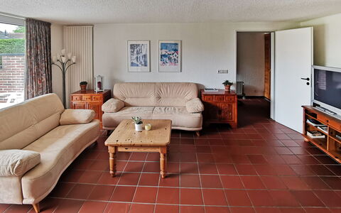 Den Osse: Zimmer, Möbel, Wohnzimmer, Eigentum, Fussboden, Interior Design, Gebäude, Wand, Fliese, Haus