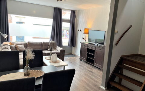Brouwershaven: Möbel, Couch, Tabelle, Komfort, Interior Design, Holz, Wohnzimmer, Fussboden, Flooring, Vorhang