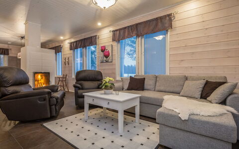 Pertunmaa 603: Möbel, Holz, Interior Design, Flooring, Couch, Wohnzimmer, Fussboden, Decke, Zuhause, Holzboden