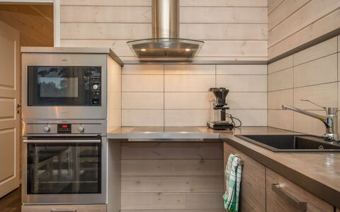 Pertunmaa 603: Flooring, Küche, Cabinetry, Holz, Countertop, Fussboden, Küchengerät, Interior Design, Möbel, Haushaltsgerät