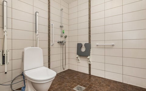 Pertunmaa 603: Toilleten Sitz, Flooring, Toilette, Armatur, Fussboden, Badezimmer, Installation, Interior Design, Fliese, Zimmer
