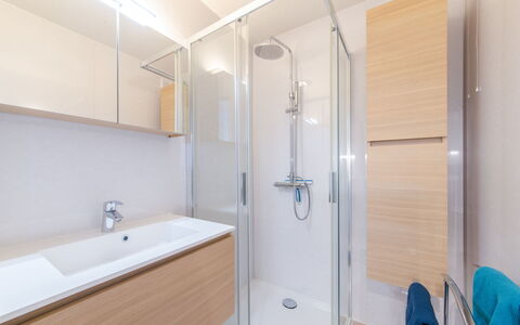 De Haan 230: Badezimmer, Zimmer, Eigentum, Gebäude, Die Architektur, Interior Design, Haus, Grundeigentum, Suite, Zapfhahn