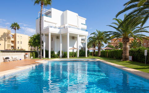 La Senia: Schwimmbad, Eigentum, Gebäude, Grundeigentum, Estate, Resort, Urlaub, Palme, Haus, \Stadt