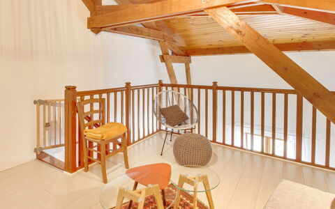 Emeuraude: Eigentum, Gebäude, Holz, Interior Design, Fussboden, Holzbeize, Hartholz, Flooring, Stuhl, Veranda
