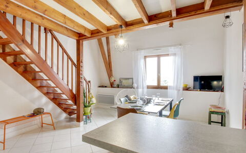 Emeuraude: Eigentum, Möbel, Tabelle, Sinken, Countertop, Cabinetry, Spüle, Holz, Interior Design, Zapfhahn