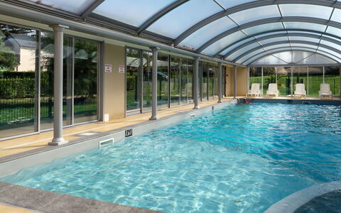 Crozon-Morgat 642: Wasser, Pflanze, Eigentum, Himmel, Schwimmbad, Gebäude, Azurblau, Schatten, Die Architektur, Interior Design