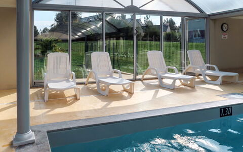 Crozon-Morgat 642: Wasser, Möbel, Pflanze, Gebäude, Schwimmbad, Stuhl, Couch, Schatten, Haus, Gartenmöbel