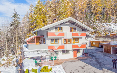 Anette Living: Himmel, Pflanze, Gebäude, Eigentum, Fenster, Schnee, Wolke, Baum, Haus, Die Architektur