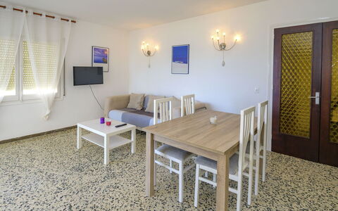 Costa Playa: Zimmer, Eigentum, Möbel, Grundeigentum, Interior Design, Tabelle, Gebäude, Fussboden, Haus, Decke