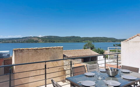 La Maison de L'Etang: Küste, Balkon, Schatten, Gartenmöbel, Villa, Klang, Bucht, Ferienort, Resort